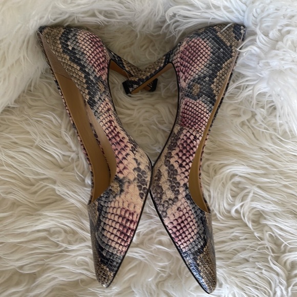 Vince Camuto Snake Heels Size 7.5 M 38 - Picture 4 of 11